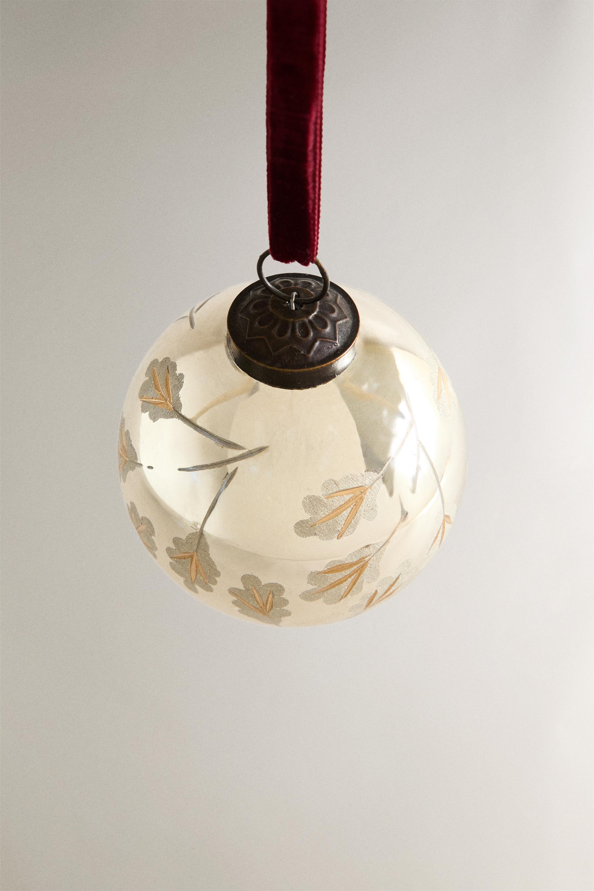 GOLD LEAF BALL CHRISTMAS TREE ORNAMENT